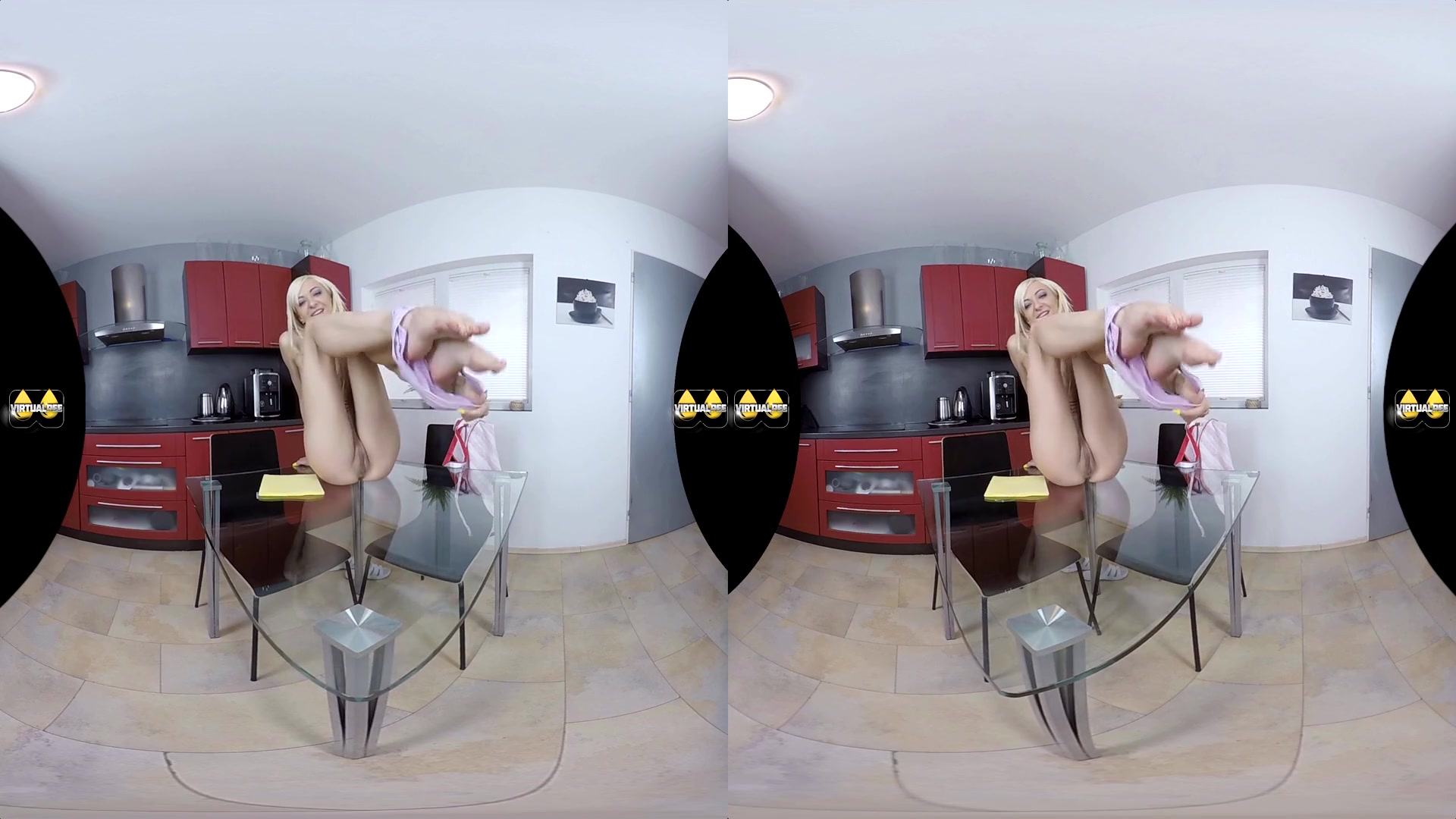 Lola Jones in Kitchen Pissing - VirtualPee