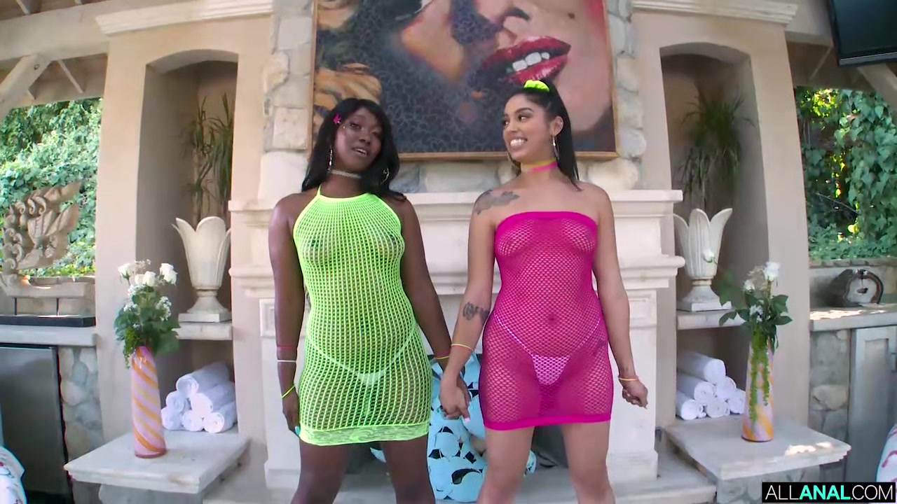 Risqu&eacute; Business With Skyler And Vanessa
