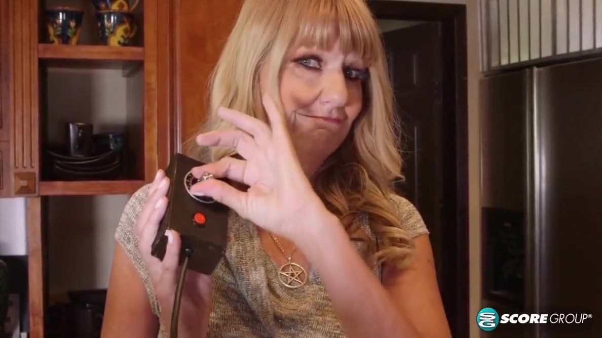 Grannys Kitchen Magician: A Fuck Machine!