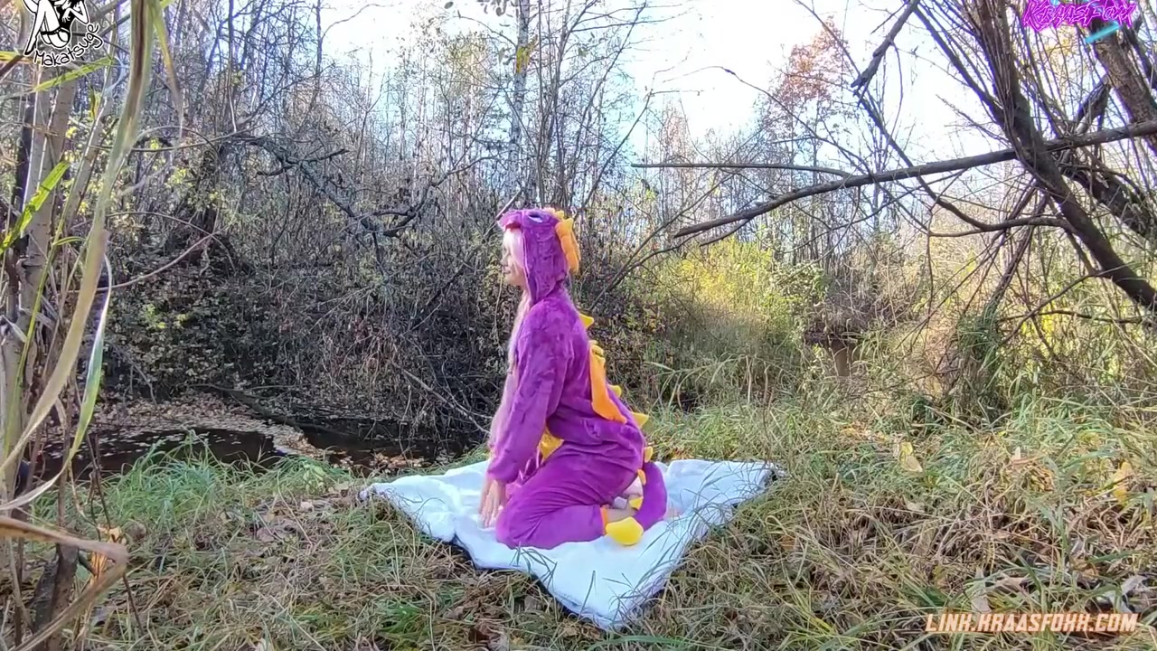 Backstage Video Cosplay Photoset - Vulgar Draconess With A Strapon