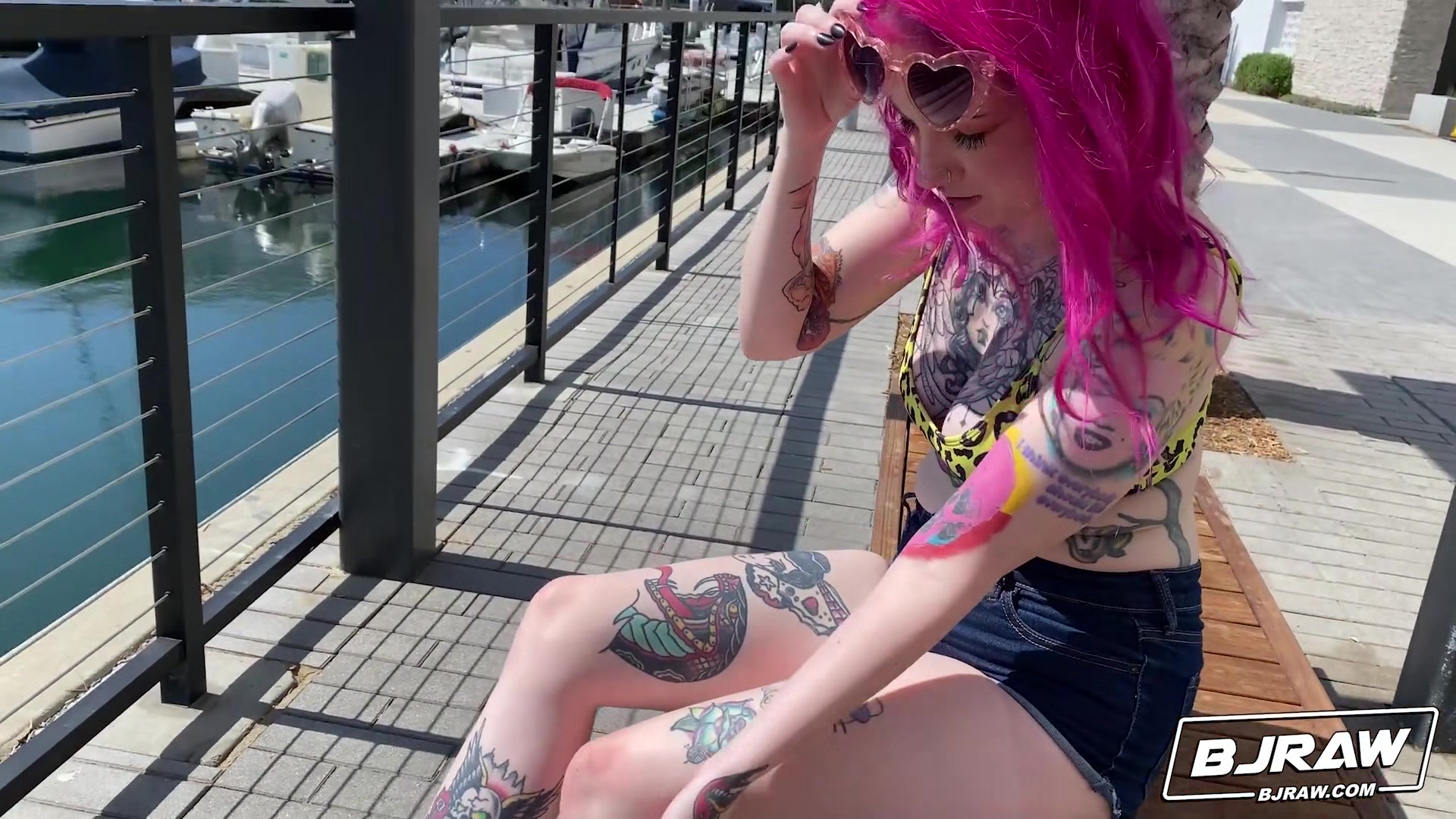 Lady Loves To Lick - BJRaw