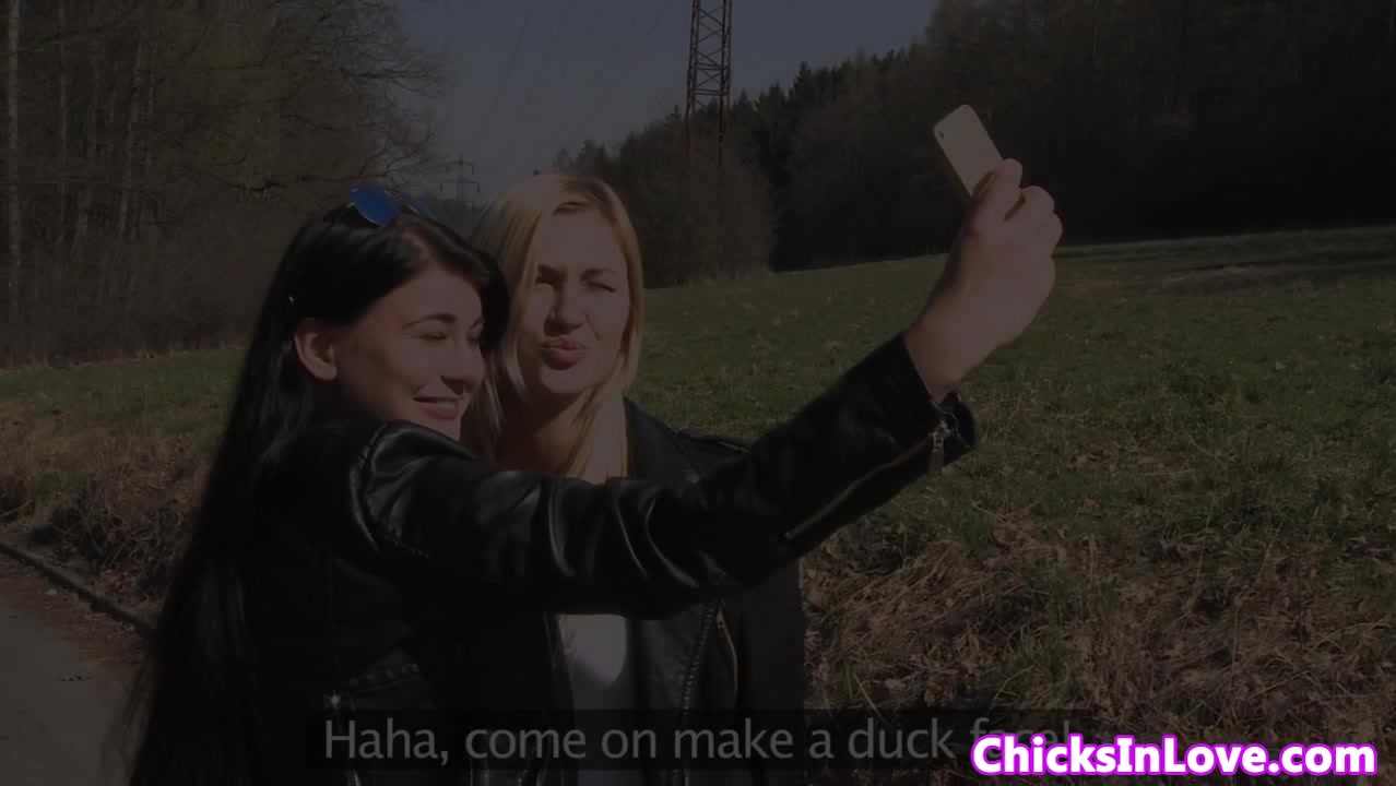 knockers euro lezbo rubbing gfs clit with vibrator