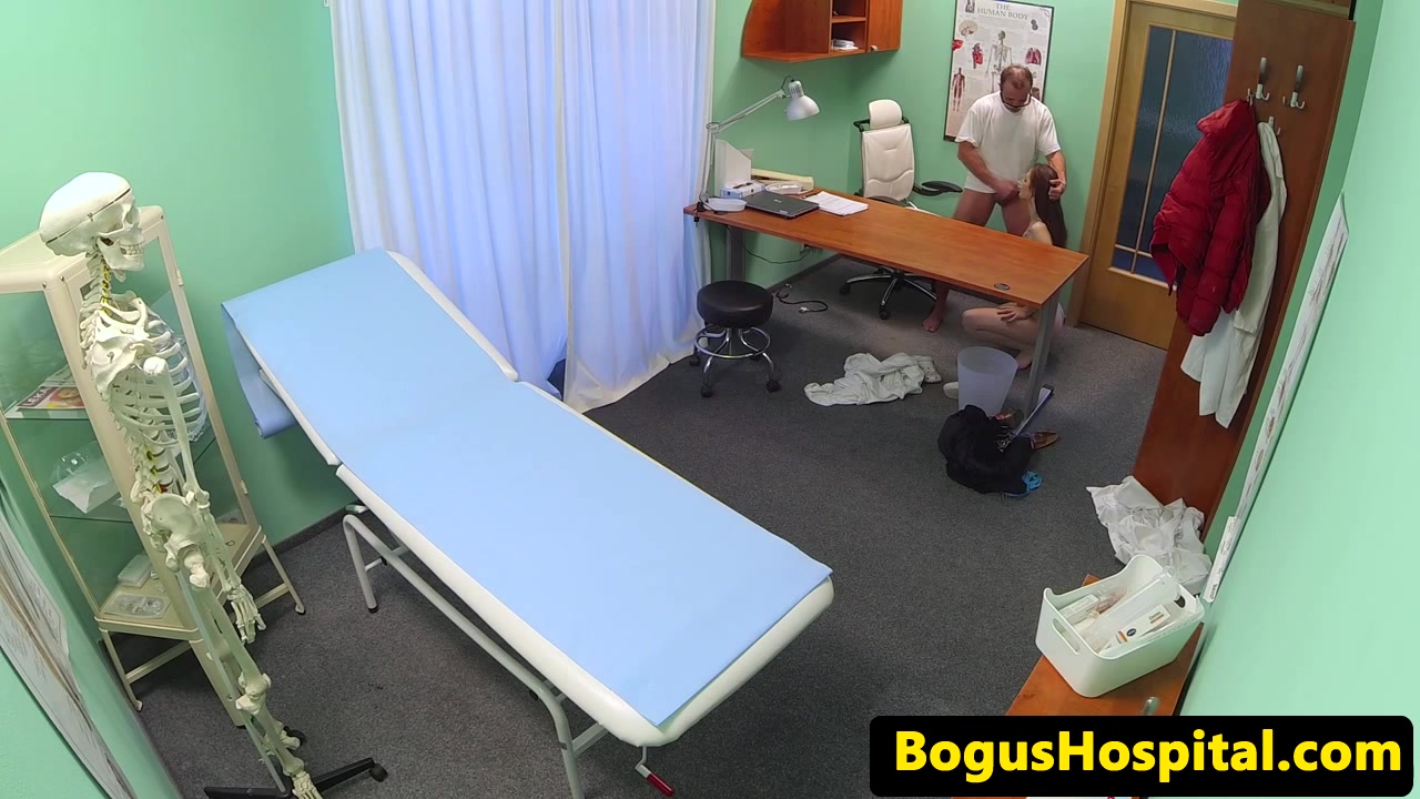 Euro babe pussylicked by the doctor