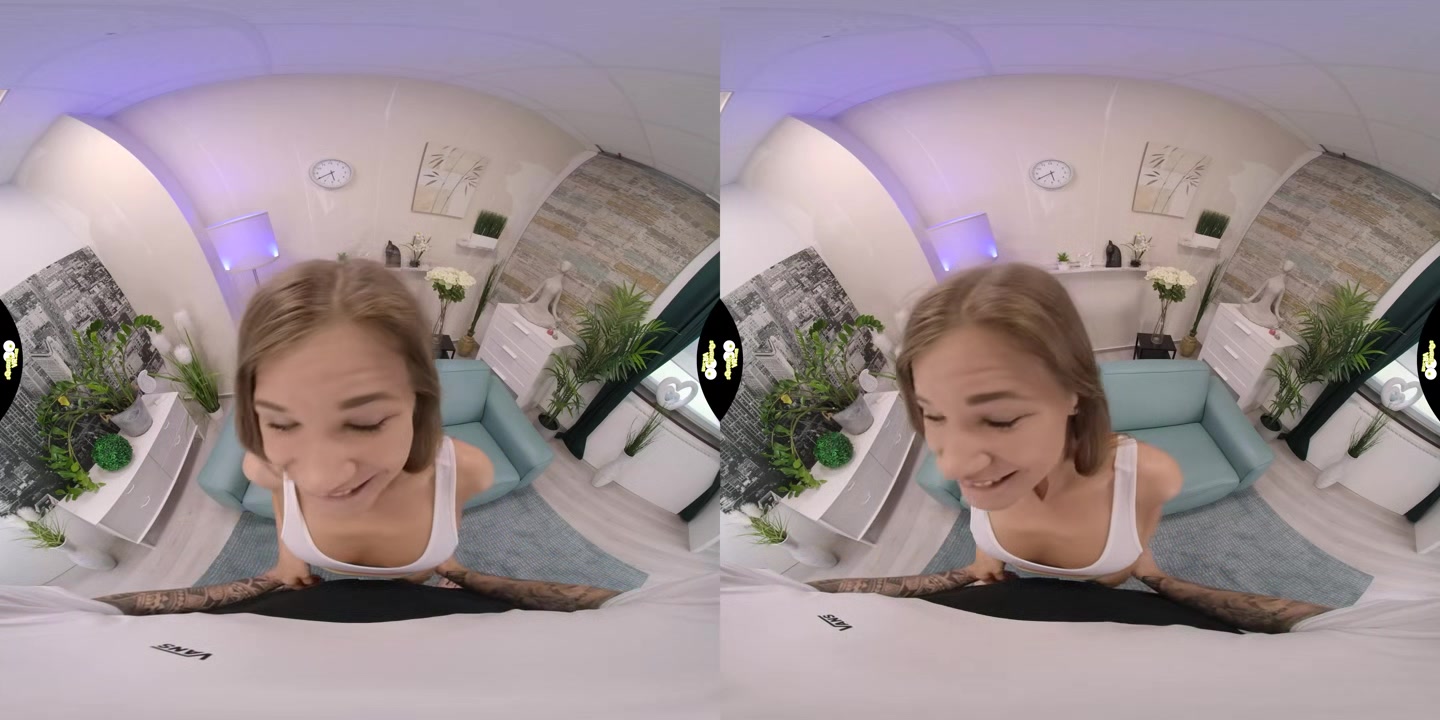 Sarah is Cheating - SqueezeVR