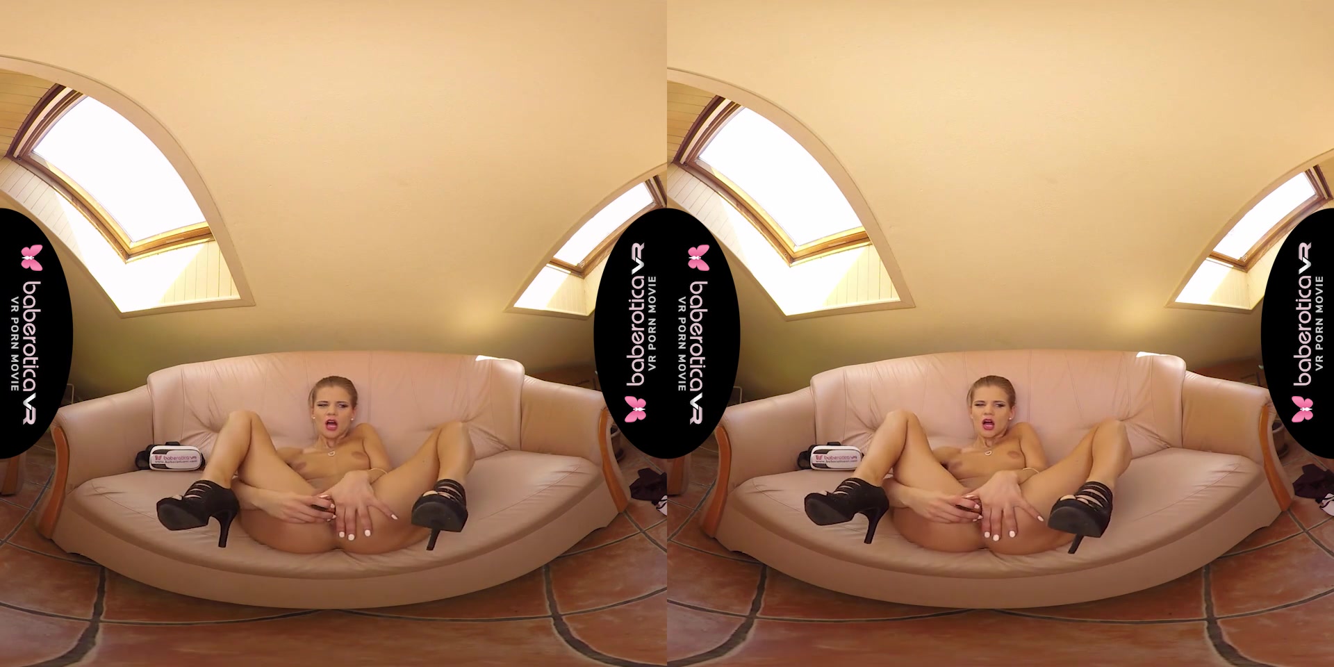 Slender Sarah Kay Works Magic On Cam - BaberoticaVR