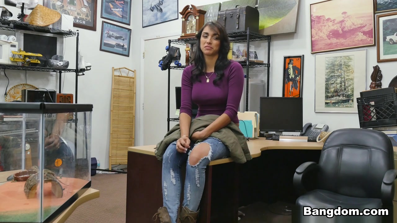Jessi in Pawn A Bearded Dragon For A White Anaconda - XXXPawn