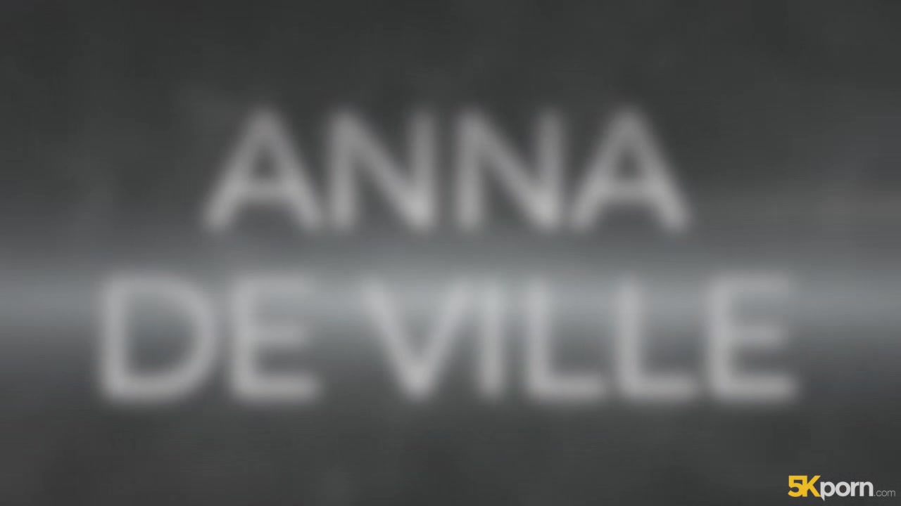 Anna Always Pleases - 5KPorn