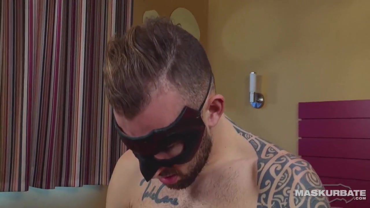 Amateur Big Dicked Hunk Solo