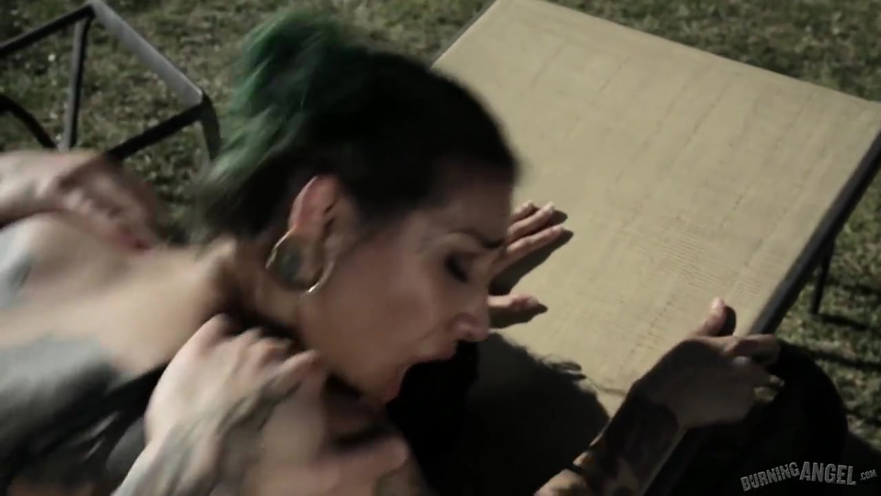Veronica Vacation Turns Into Outdoor Family Fucking