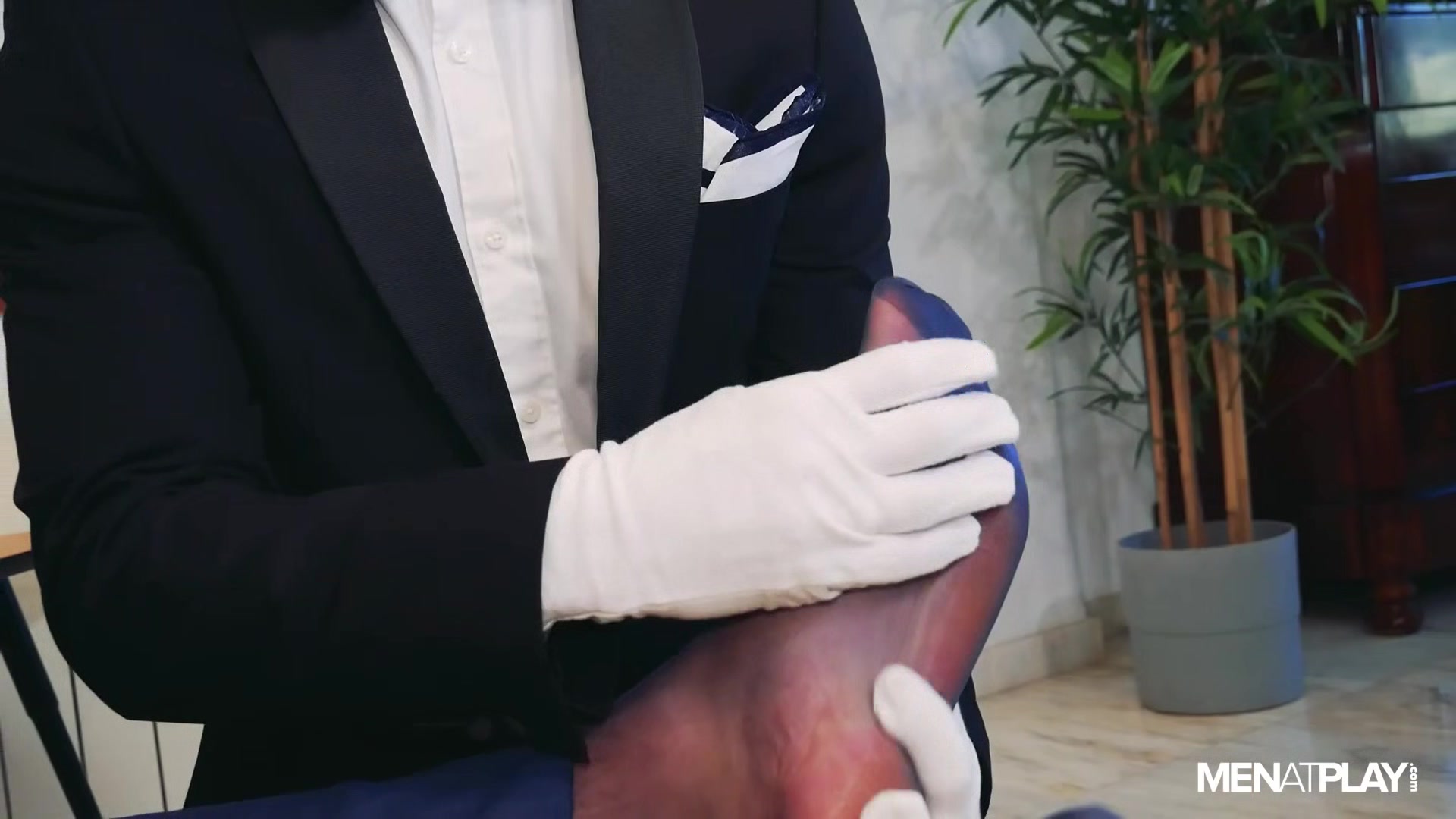 Butler Service 3 - MENatPLAY