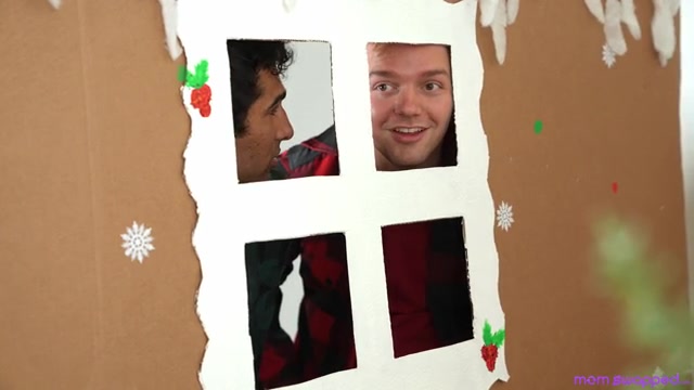 Giving Our Stepmoms A White Christmas - S3:E1 - Momlover