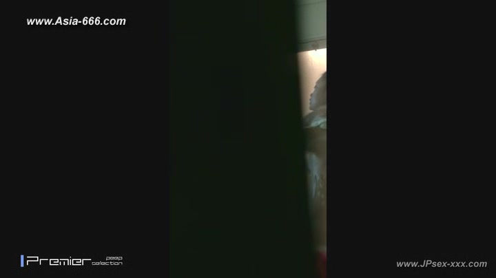 peeping chinese girls bathing.7
