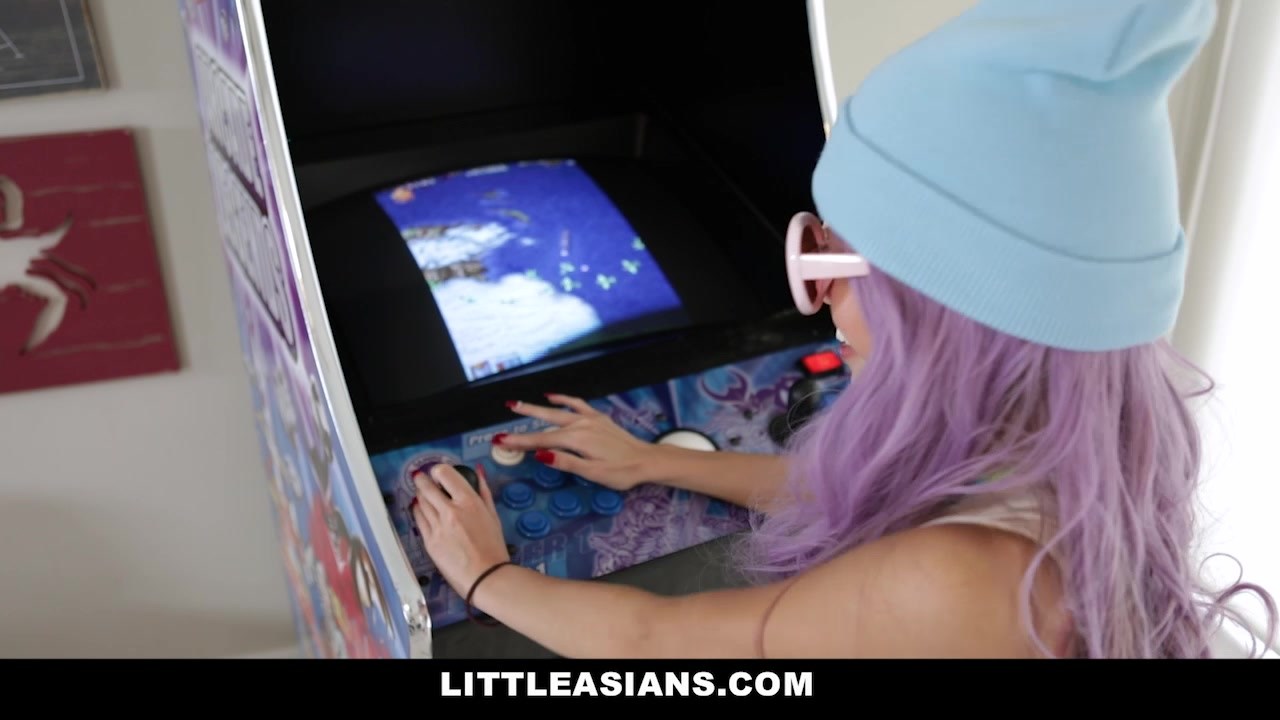 Vina Sky In Asian Arcade Pussy Play With Vina Skyy