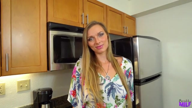 Stepmom Has A New Crush - S6:E2 - Brattymilf