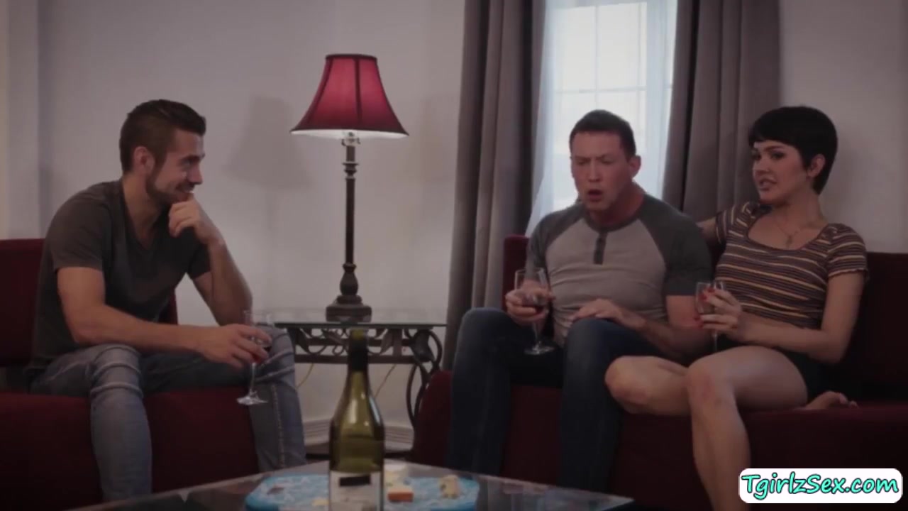 Tranny Daisy Deepthroats And Barebacked With Daisy Taylor And Big T