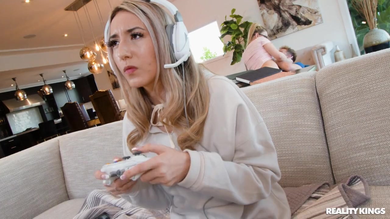 Hot Nerd Cucks Gamer Girlfriend Video With Van Wylde, Heather Honey - RealityKings