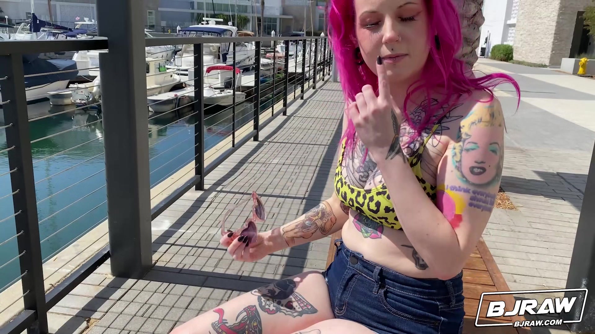 Lady Loves To Lick - BJRAW