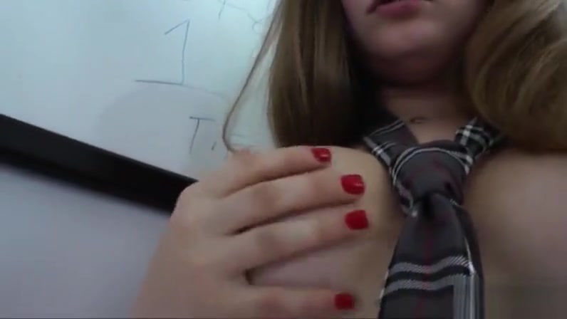 Flirty shemale Tiffany Starr masturbates