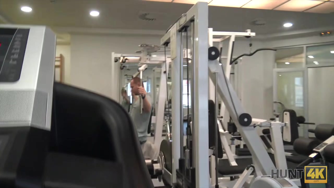HUNT4K. Naughty guy picks up young hottie and fucks her right in gym