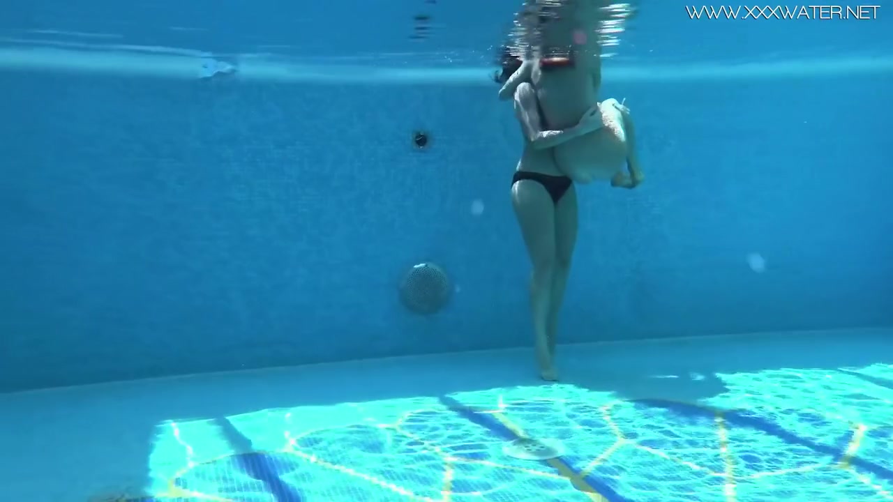 Jessica Lincoln And Lindsey Cruz - Pretty Hot Hotties Cruz And Jessica Swim Naked Together