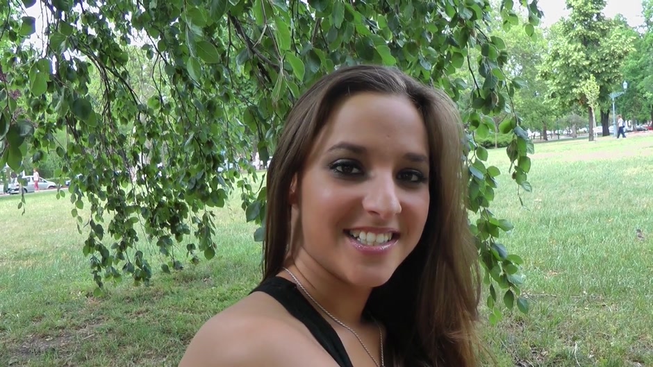 Beautiful gal enjoys wild hardcore sex in nature