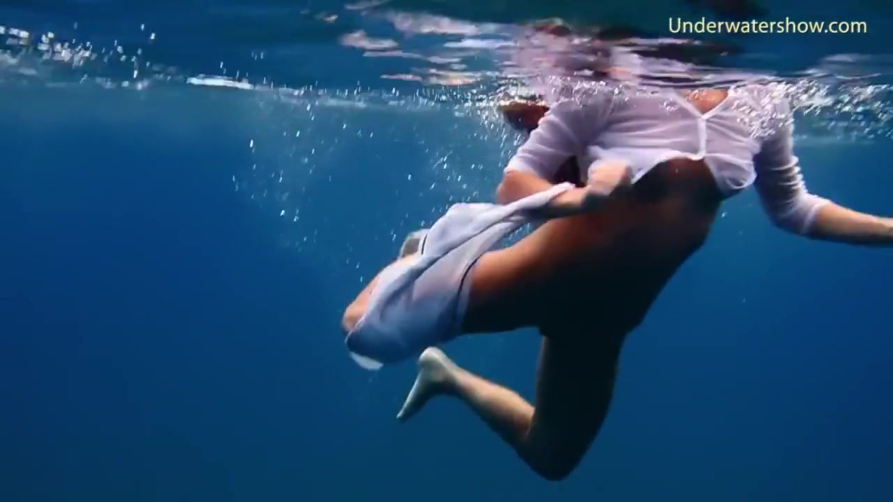 Enjoy Thick Chicks Underwater Lesbians