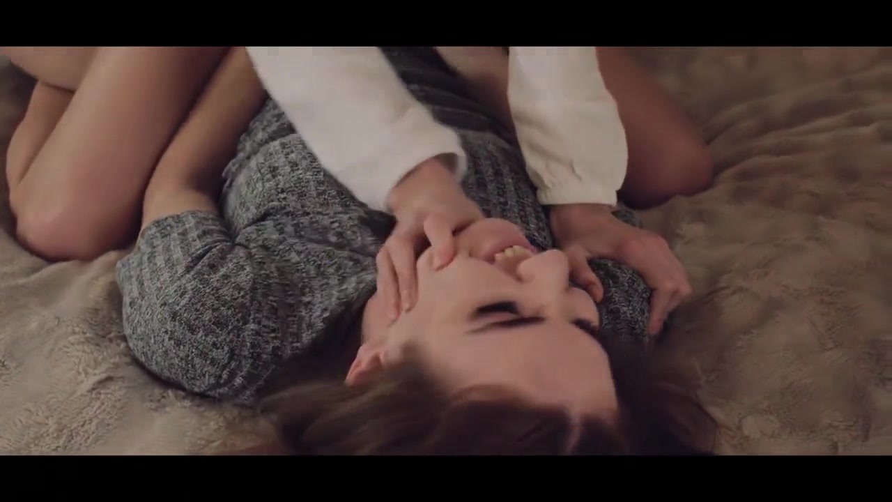 teen 18+ Lesbian Gina Gerson Has Sex With A Natural Redhead