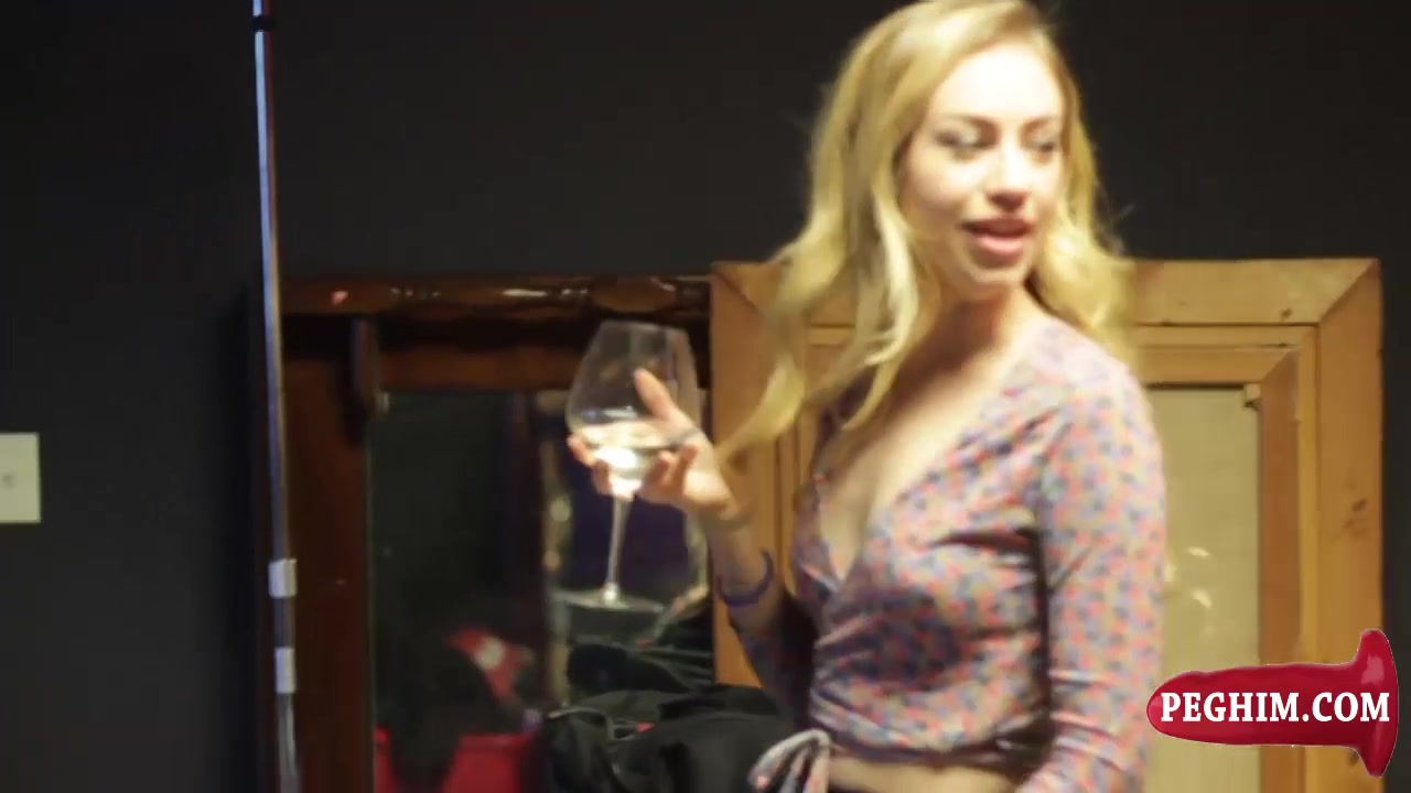 Moving Day - Sex Movies Featuring Peghim