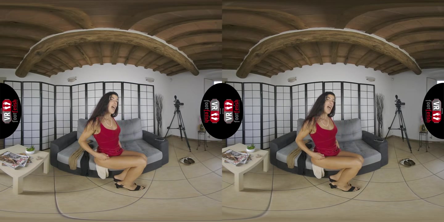 Teasing Queen Bianca Blance Tries On Her Pantyhose And Shows Her Amazing Body In VR - VRFootFetish