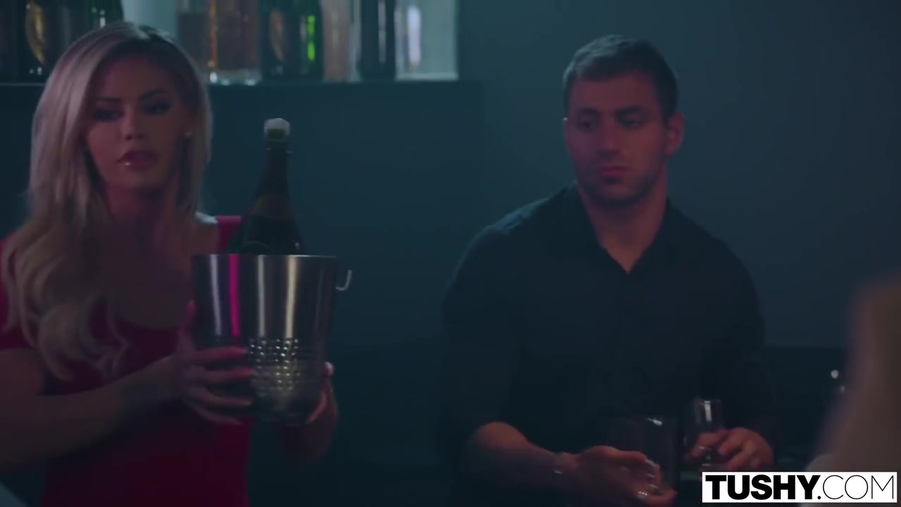 Bartender Fucked By Two Guys With Jessa Rhodes