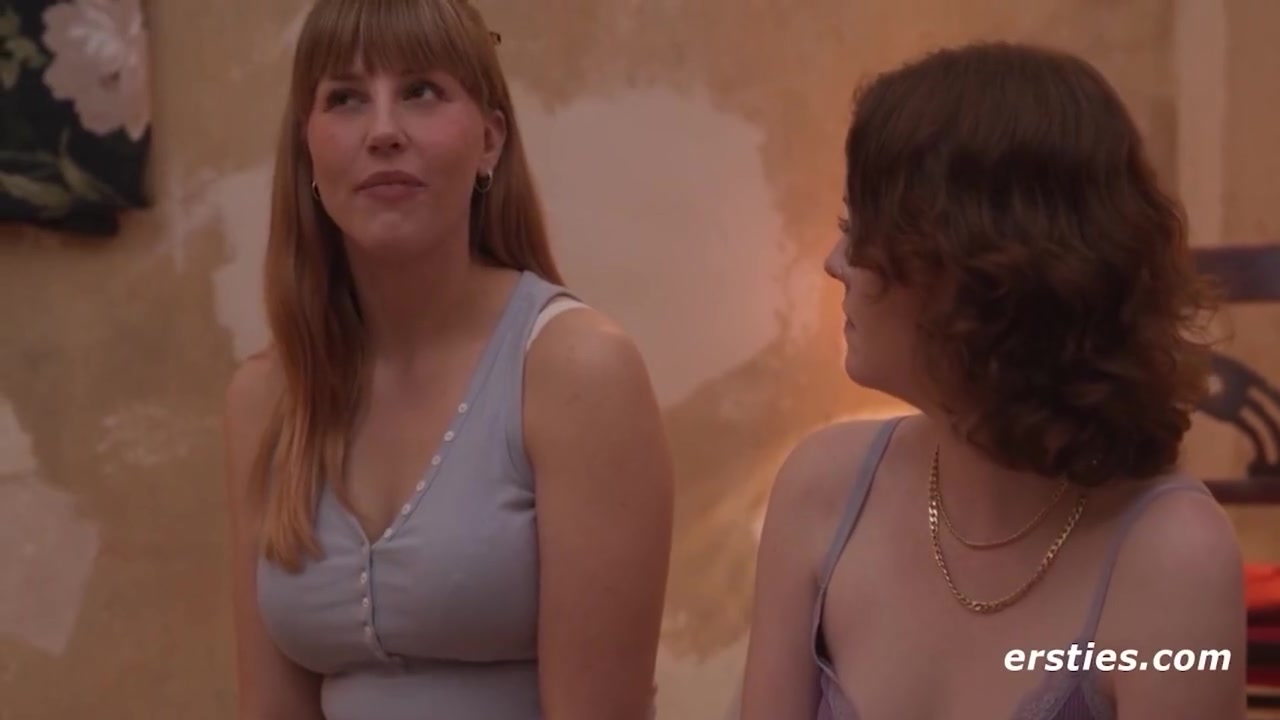 4 Incredible Girls Have Steamy Lesbian Sex Together