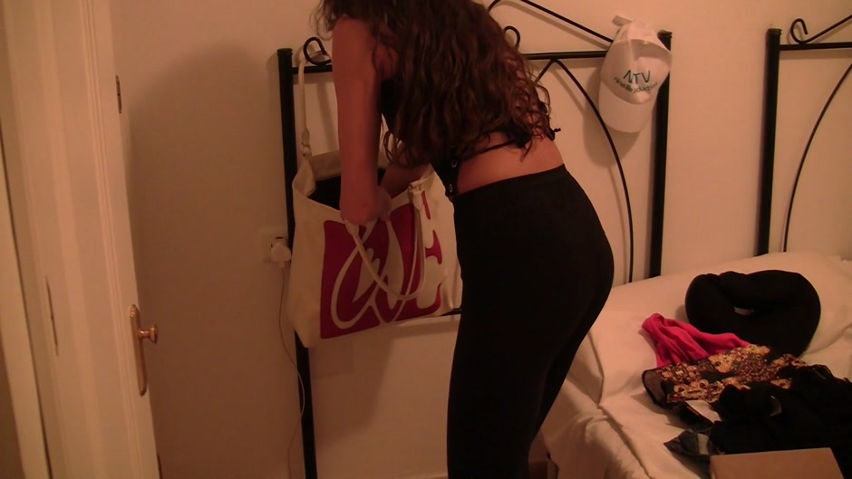 Agnessa in a hot amateur couple has sex outside their car
