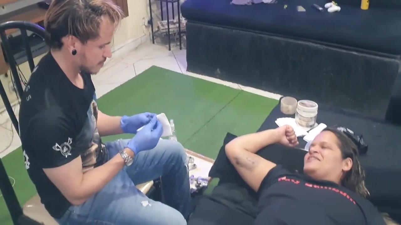 Tattoo Com Entrevista Vida De Alemao Tatuador . Xerecard Paga 20 Min With Paty Bumbum, Caiu Na Net And El Toro De Oro