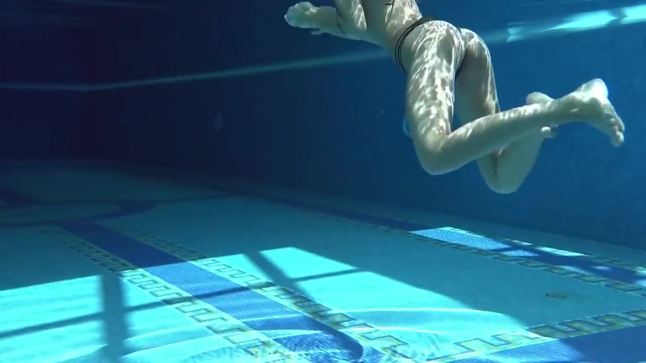 Tiffany Blonde Perfect Round Booty teen 18+ Swims Underwater And Undresses