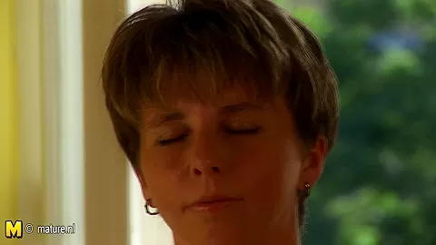 Horny Housewife Playing With Her Toys - MatureNL