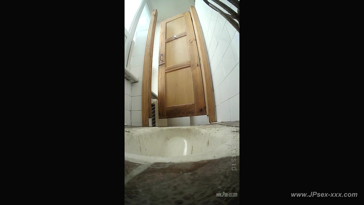 peeping blondes go to toilet.***