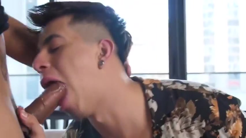 Met This Hottie Via Grindr Videos