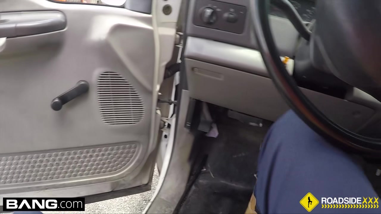 Roadside - Stacy gives her mechanic a blowjob in public