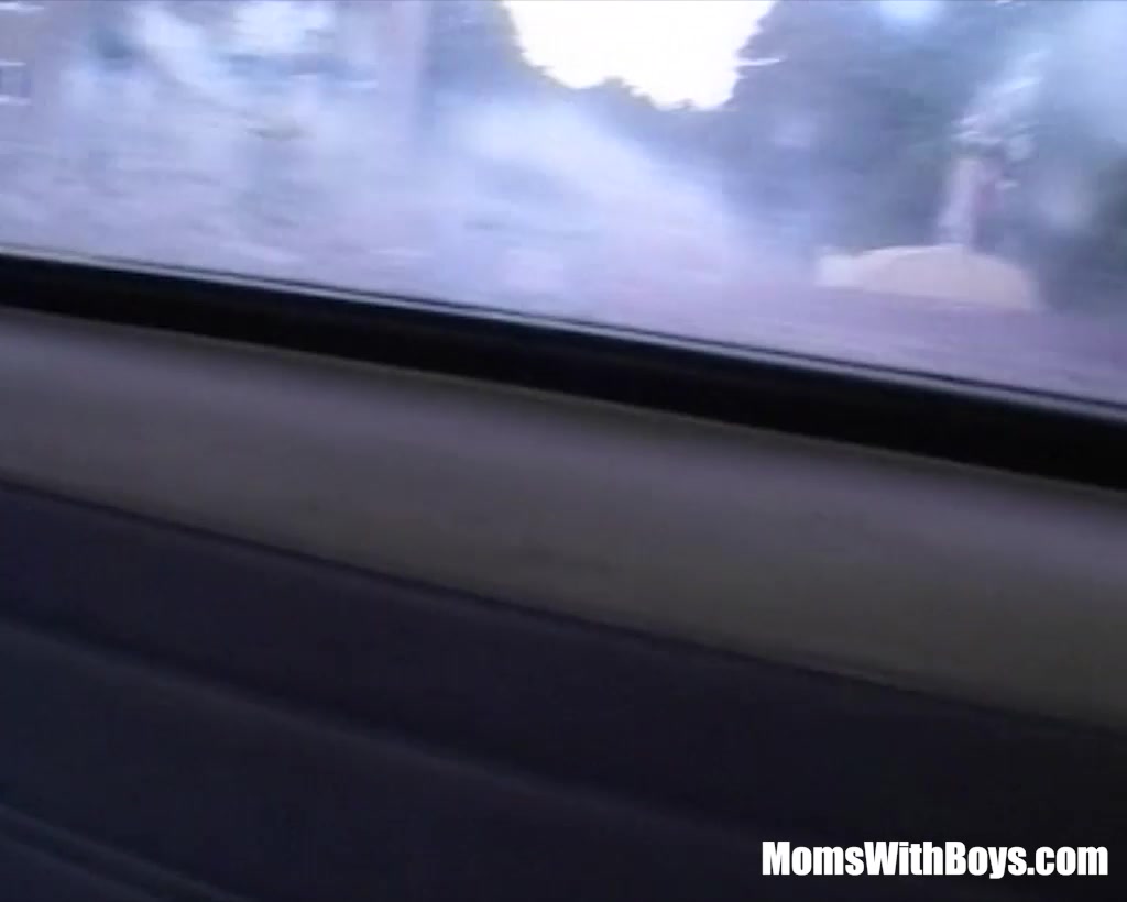 MomsWithBoys Matue Blonde Fucked In A Van