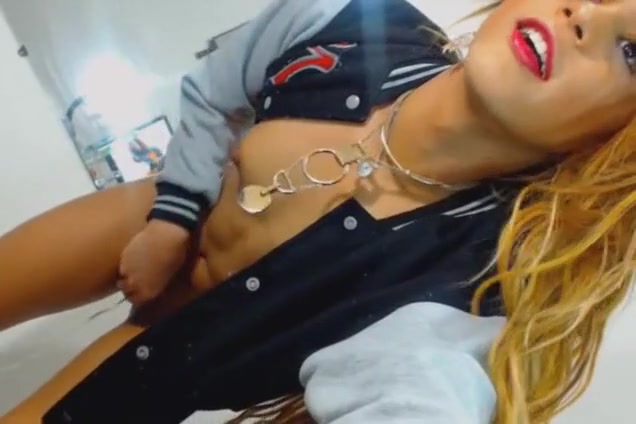 hot tranny inserts a vibrator on her tight ass 480p