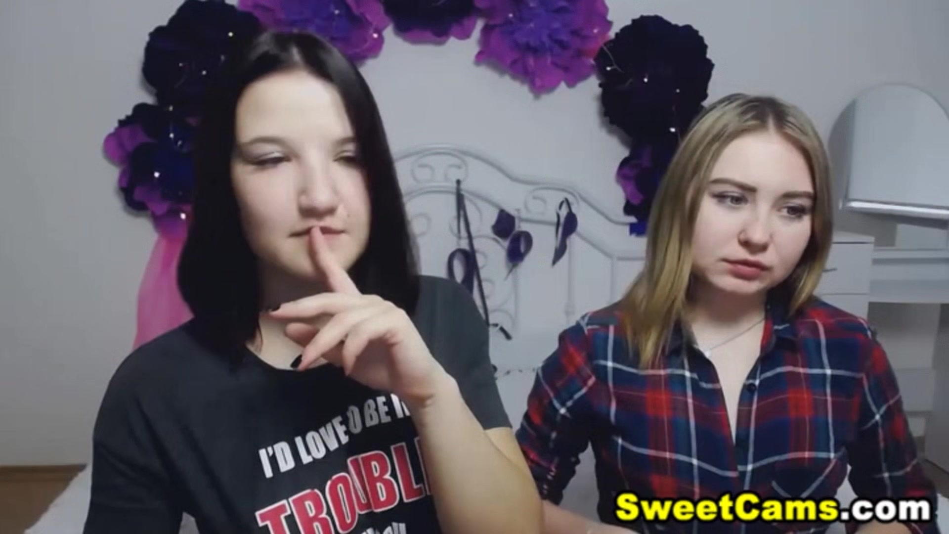 Hot teen 18+ Duo Fucking Pussy On Cam