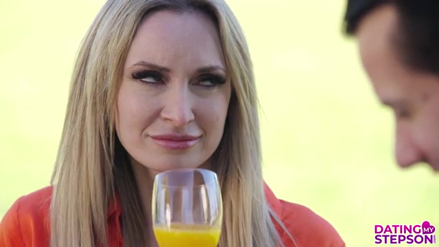 Coming Clean - S3:E4 - Momlover