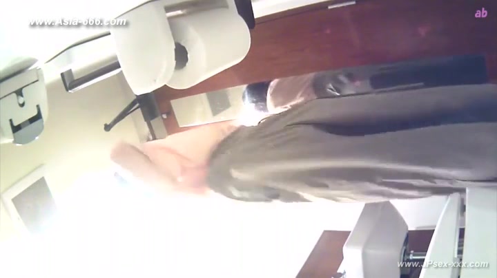 peeping Korean restaurant toilet.10