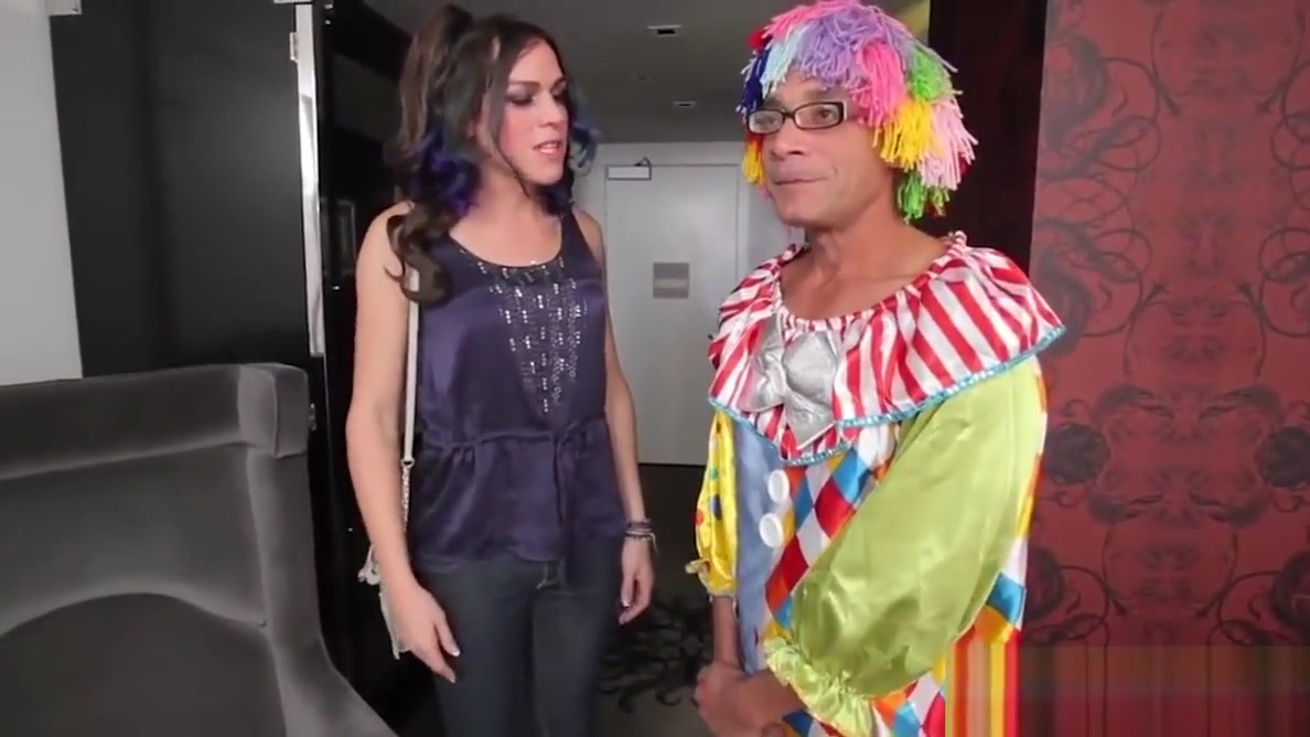 Purplehaired tranny riding on clowns dong