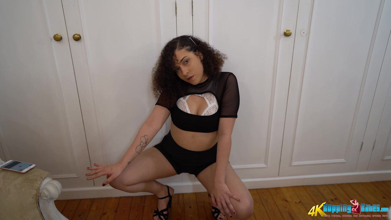 Amiya Dreams - Sexy Stripper - BoppingBabes