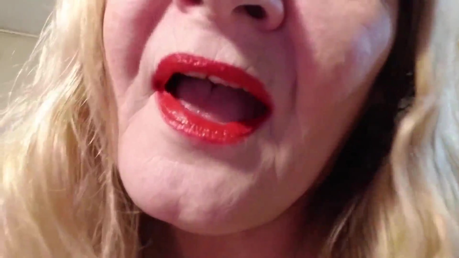 Shiny Red Lipstick - TacAmateurs