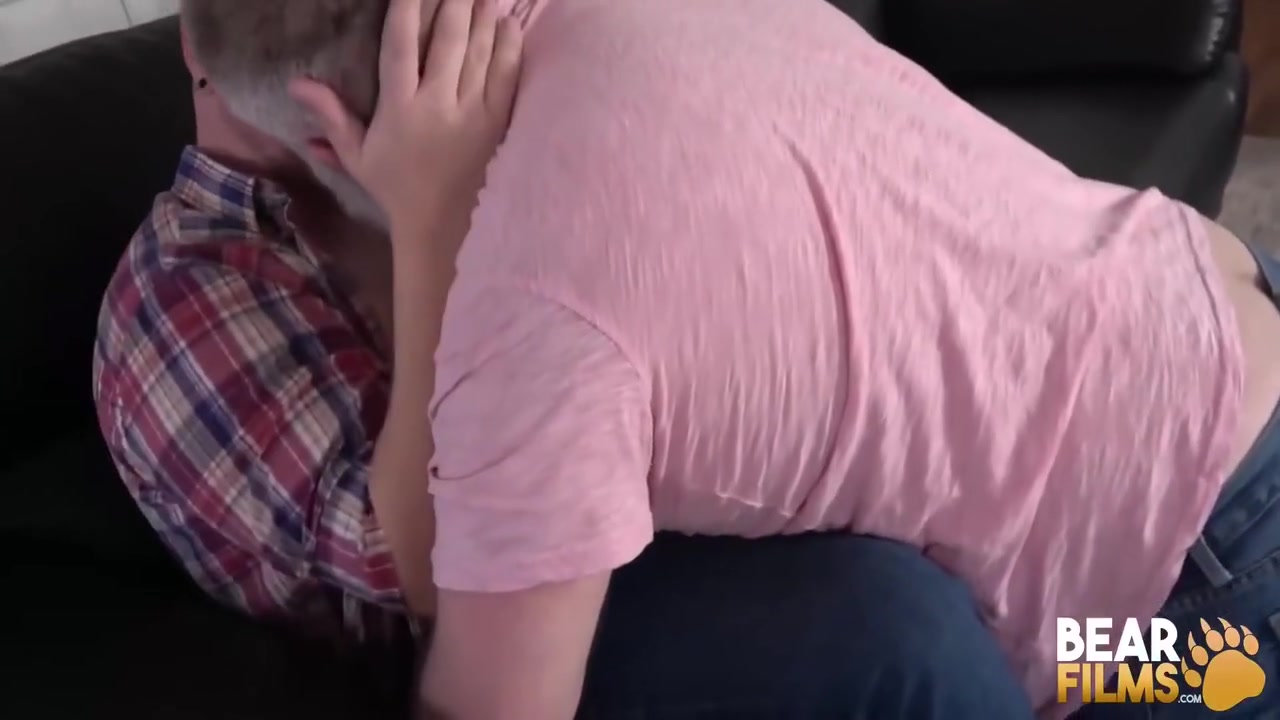 Bearded And Riley Coxxx Enjoys Sensual Hanjob - Cliff Boyd