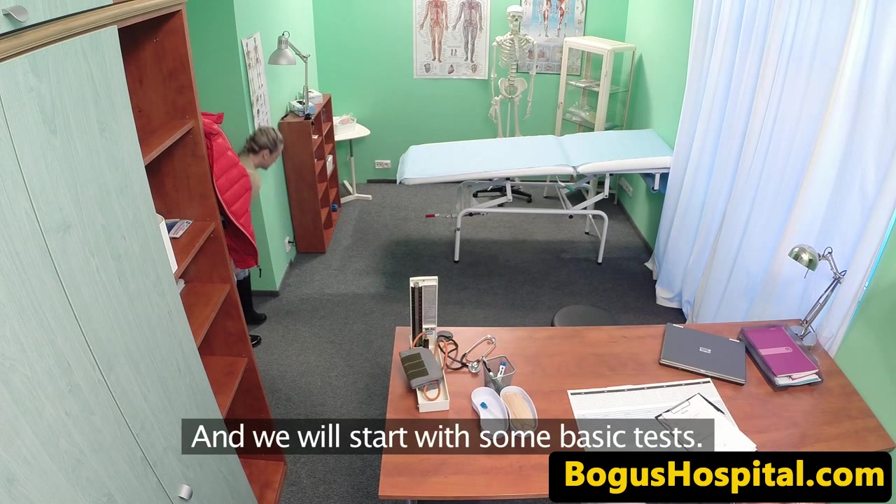 Amateur patient fucked by european doctor