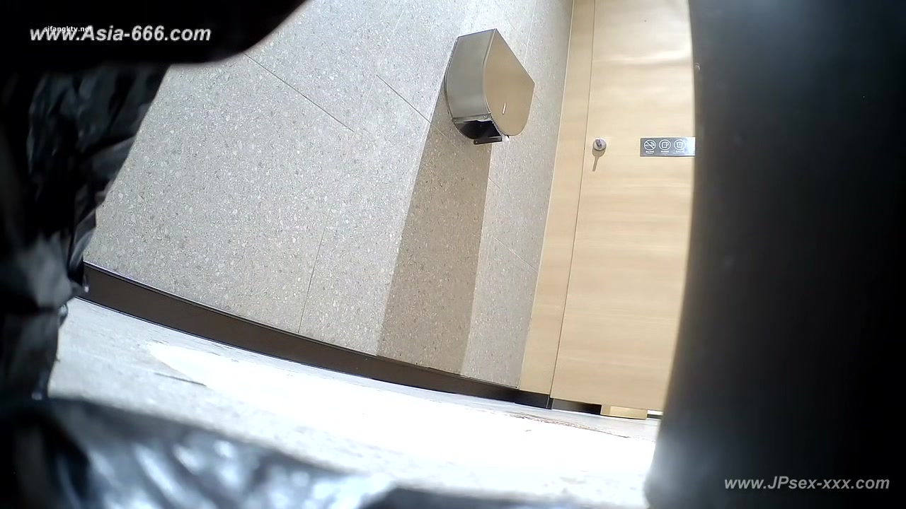 chinese girls go to toilet.498