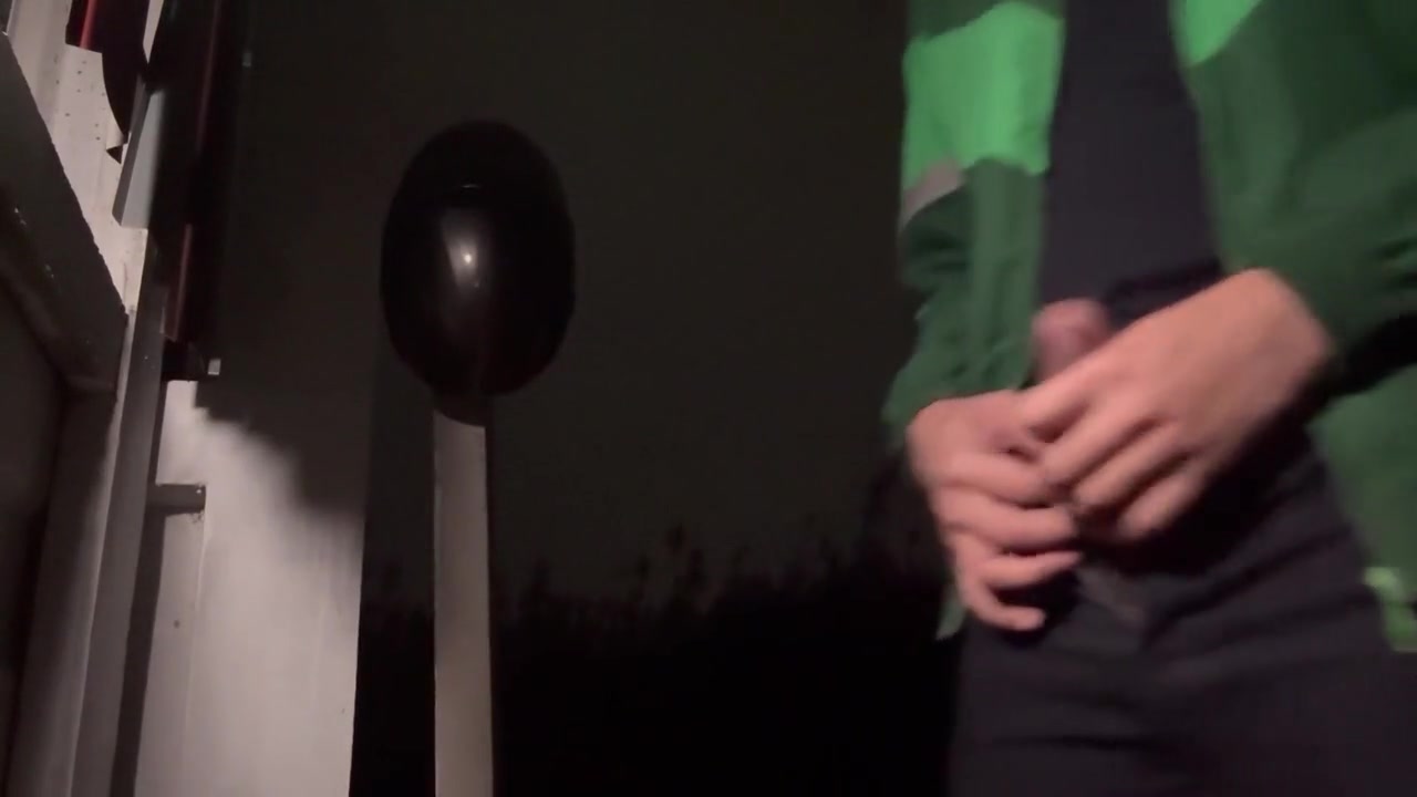 Cops Want Some Water From Delivery Guy. 17 Min